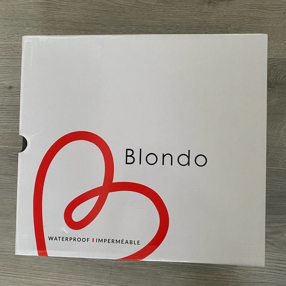 New Blondo Daniela waterproof booties. Size 9, but fits closer to a size 8.5 - Picture 6 of 6